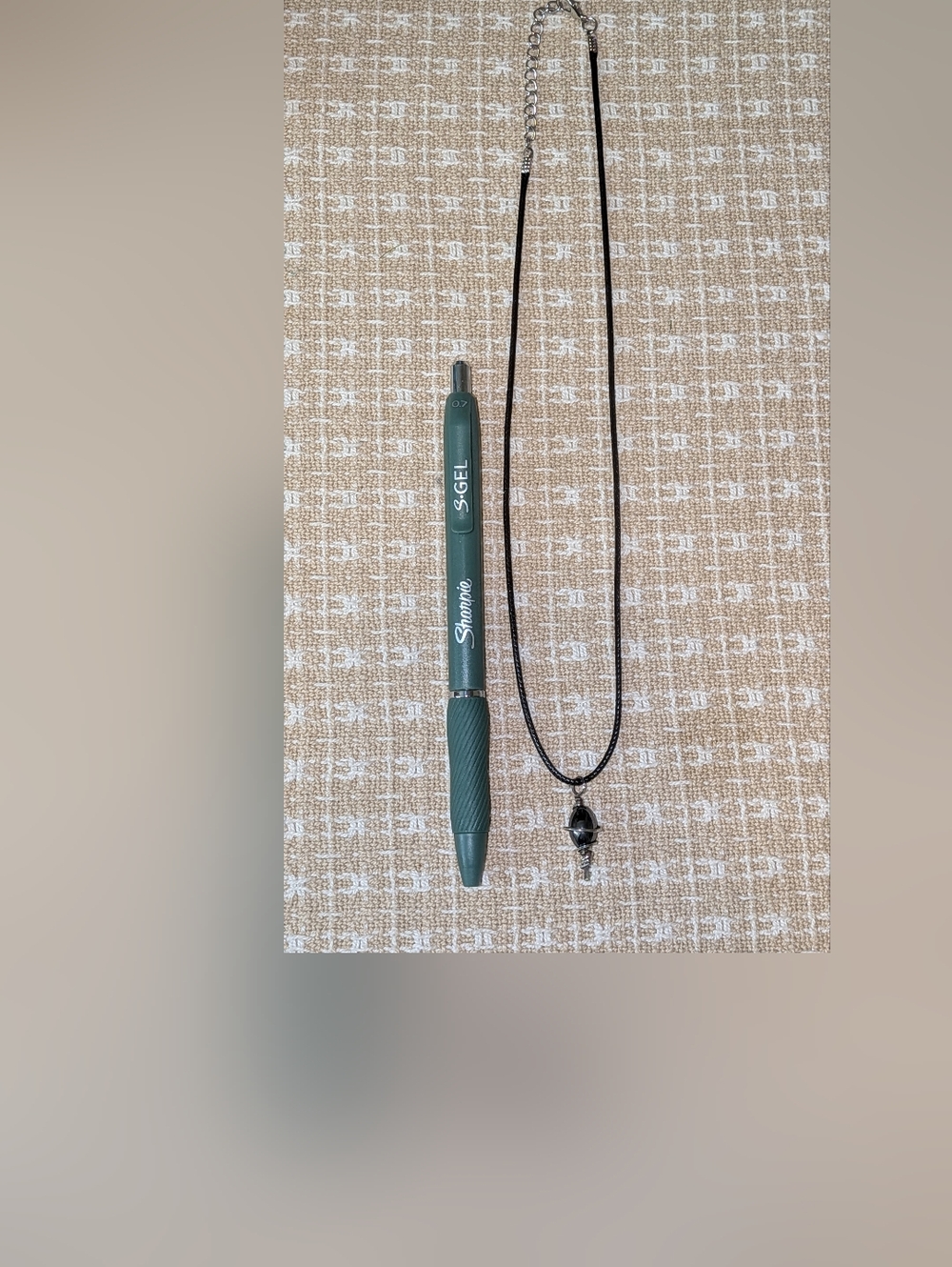 🌿 Silver Wire Wrapped Black Hematite Pendant Necklace - Picture 4 of 6
